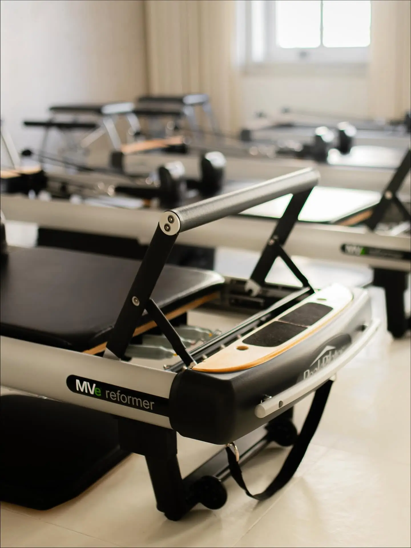 Detal reformera w studiu pilates przy Mariackiej w Katowicach