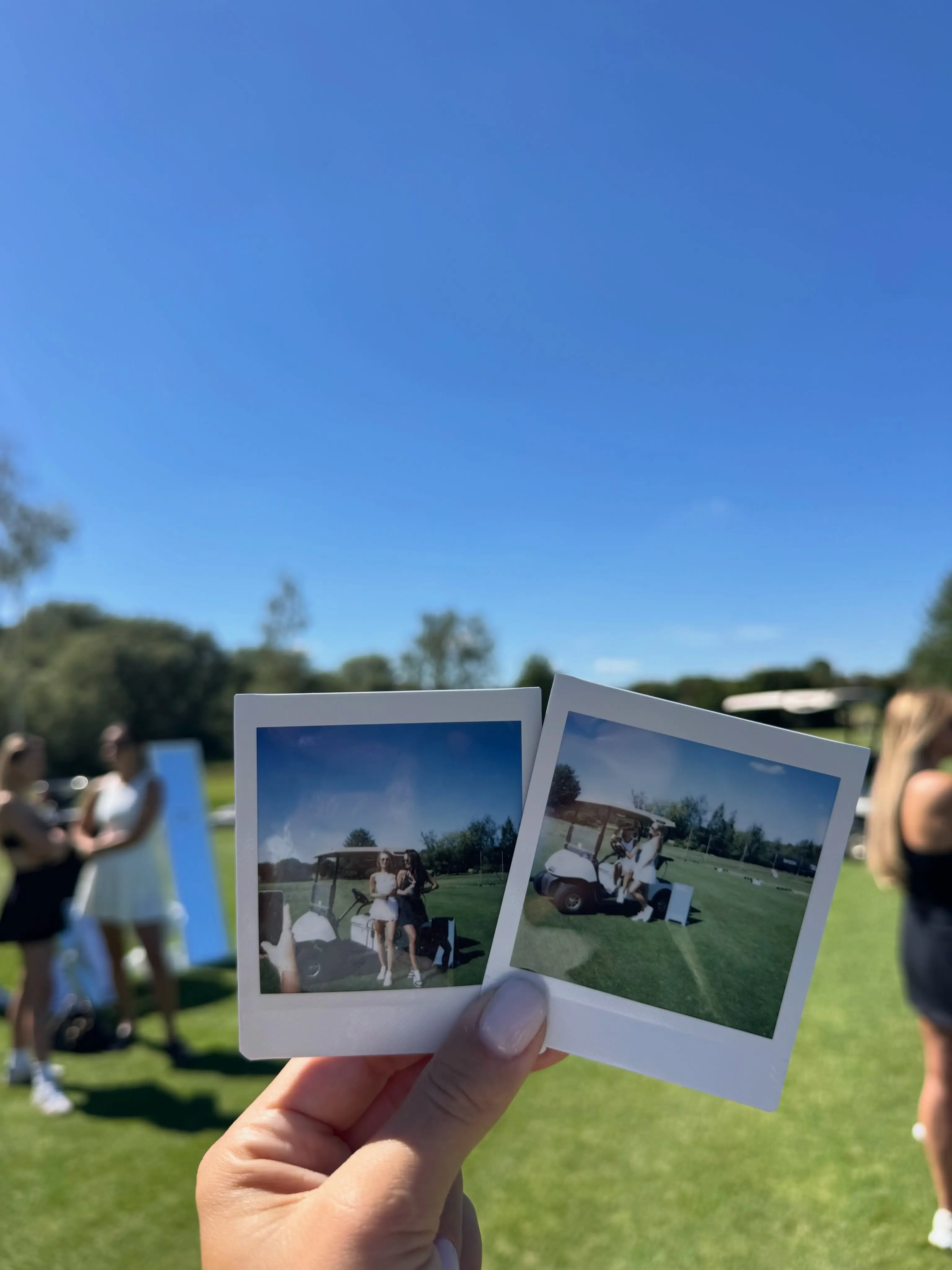 Spotkanie społeczności studia pilates ENSO, zdjęcia z polaroida